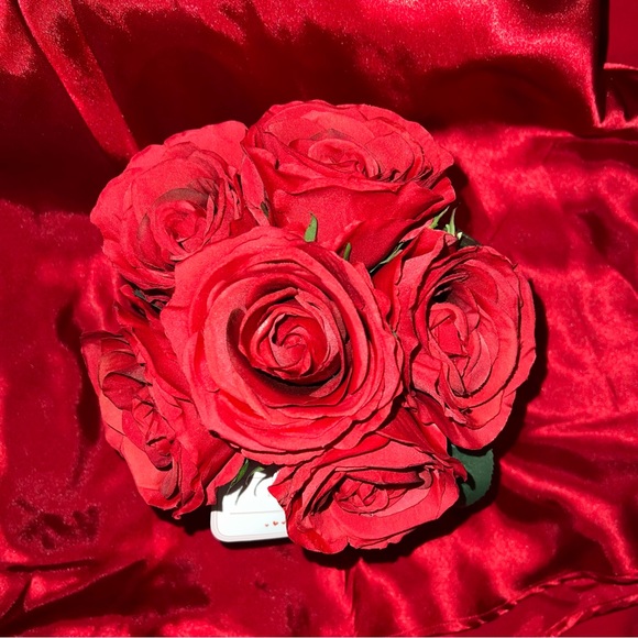 Collection Roses🌹Glass Vase. NWT - Picture 2 of 7